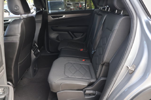 Certified 2024 Volkswagen Atlas Cross Sport SE FWD image 14