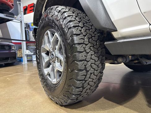 Used 2023 Ford Bronco Badlands image 58