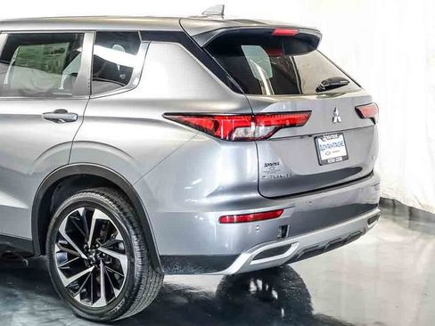 Used 2024 Mitsubishi Outlander SE AWD/4WD image 10