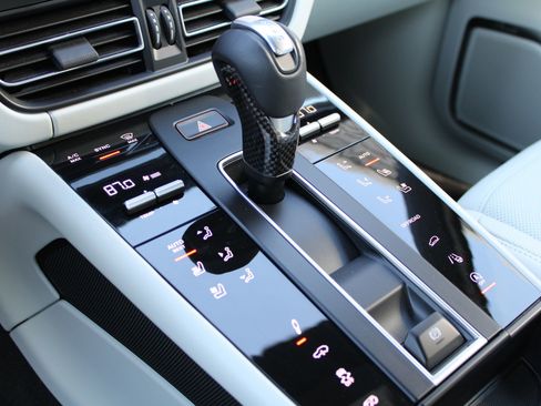 Certified 2024 Porsche Macan GTS image 21