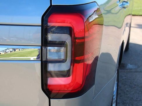 Used 2023 Ford Expedition Limited AWD/4WD image 11