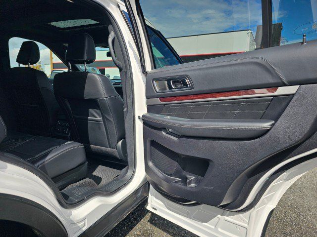 Used 2019 Ford Explorer Platinum AWD/4WD image 16