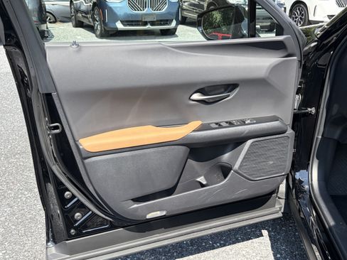 Used 2024 Lexus UX 250h AWD w/ Premium Package image 10