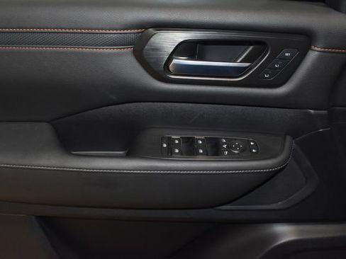 Used 2025 Nissan Armada PRO-4X image 28