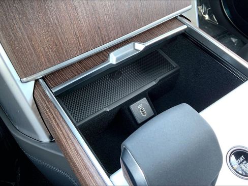 New 2026 Land Rover Range Rover SE image 22