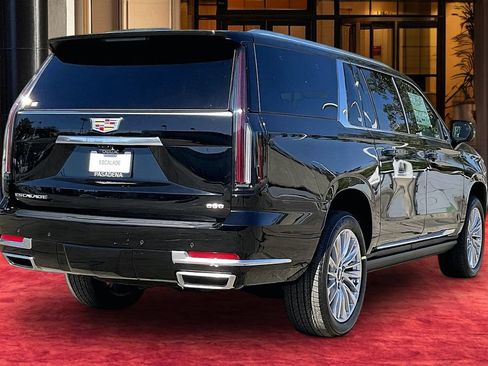 New 2026 Cadillac Escalade ESV Luxury w/ LPO, Floor Liner Package AWD/4WD image 6
