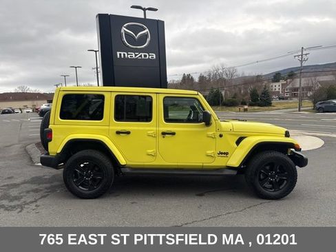 Used 2022 Jeep Wrangler Unlimited Sahara AWD/4WD image 18