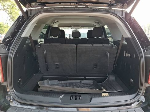 Used 2023 Ford Explorer XLT AWD/4WD image 29