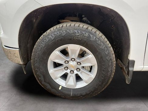 Used 2025 Chevrolet Silverado 1500 LT AWD/4WD image 9