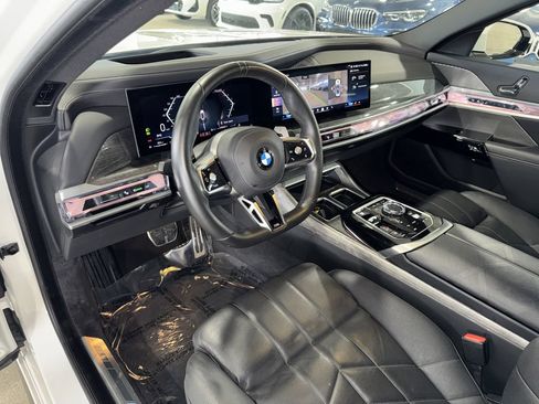 Used 2025 BMW 760i xDrive w/ Executive Package AWD/4WD image 20