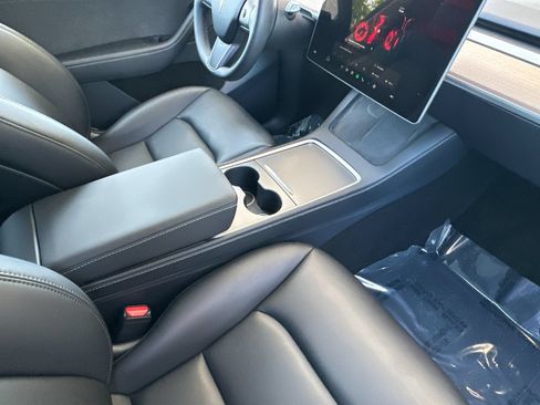 Used 2025 Tesla Model Y Long Range RWD image 16
