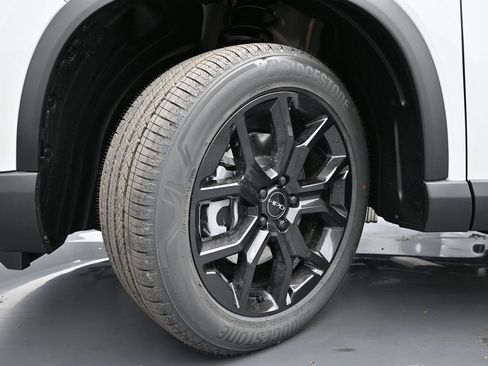 Used 2025 Honda Pilot Touring image 29