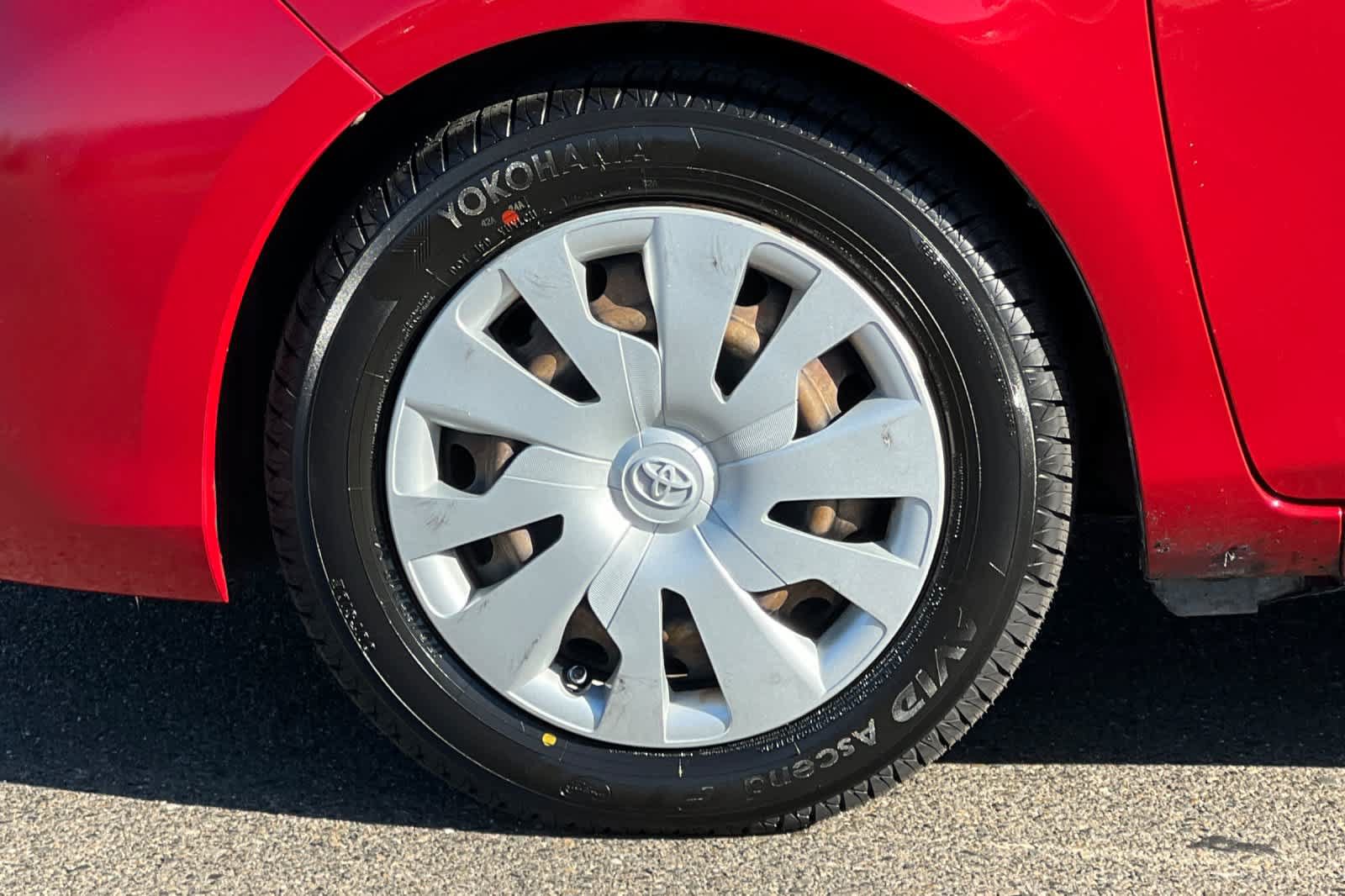 Used 2017 Toyota Yaris L w/ Carpet Mat Package FWD image 28