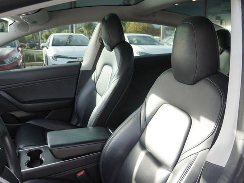 Used 2019 Tesla Model 3 Standard Range Plus image 12