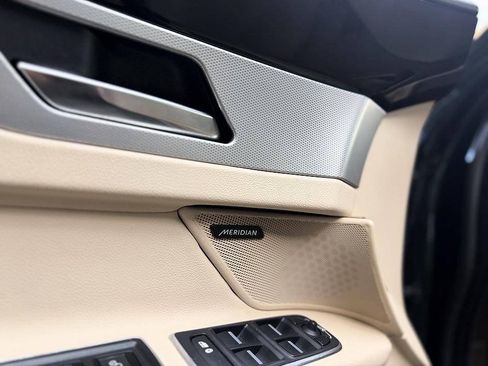 Used 2016 Jaguar XF Premium RWD image 4