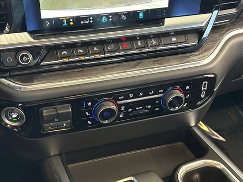 Used 2023 Chevrolet Silverado 1500 LTZ w/ LTZ Premium Package AWD/4WD image 19