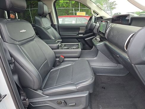 Used 2025 Ford Expedition Platinum AWD/4WD image 8