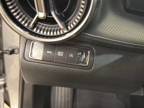 Used 2025 Chevrolet Equinox LT AWD/4WD image 17