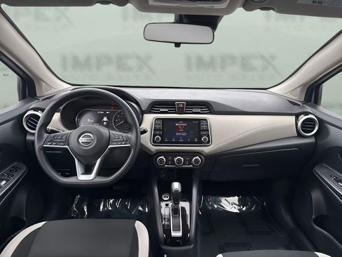 Used 2020 Nissan Versa SV image 11