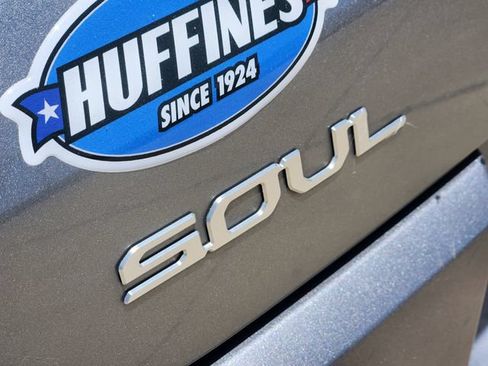 Used 2025 Kia Soul LX w/ LX Technology Package FWD image 10