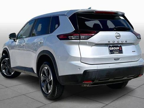 Certified 2025 Nissan Rogue SV AWD/4WD image 12