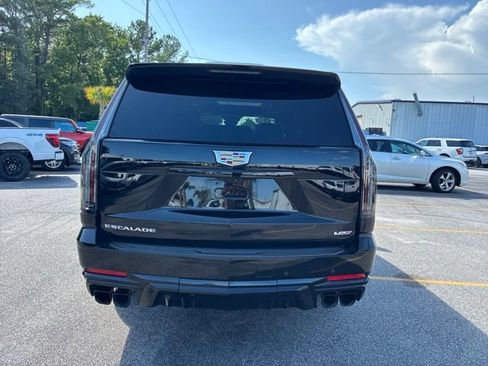 Used 2025 Cadillac Escalade ESV V AWD/4WD image 4