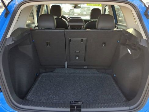 Used 2024 Volkswagen Taos SE FWD image 12