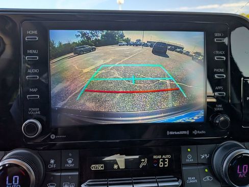 Used 2022 Toyota Highlander XLE FWD image 28
