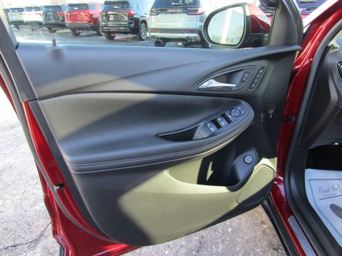 Used 2022 Buick Encore GX Essence w/ Experience Buick Package image 10