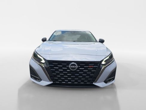 Used 2023 Nissan Altima 2.0 SR FWD image 9
