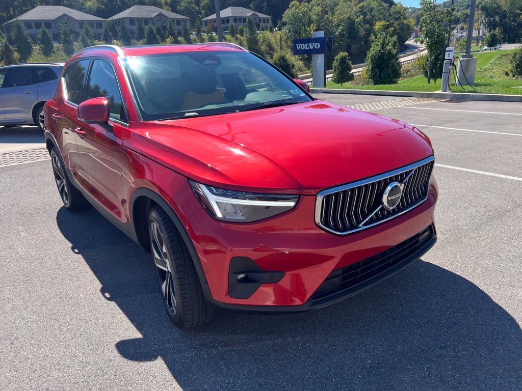 Used 2025 Volvo XC40 B5 Plus w/ Climate Package AWD/4WD image 4