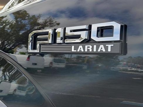 Used 2017 Ford F150 Lariat w/ Equipment Group 502A Luxury AWD/4WD image 31