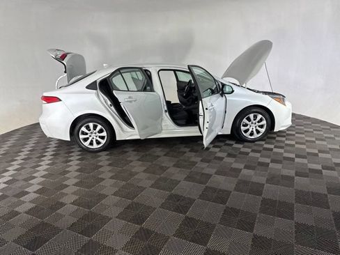 Used 2025 Toyota Corolla LE FWD image 17
