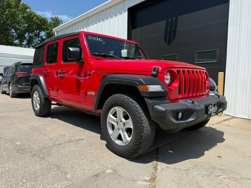 Used 2019 Jeep Wrangler Unlimited Sport S AWD/4WD image 4
