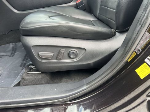 Used 2021 Toyota Highlander XLE AWD/4WD image 14