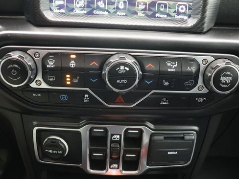 Used 2023 Jeep Wrangler Unlimited Sahara w/ Cold Weather Group AWD/4WD image 22