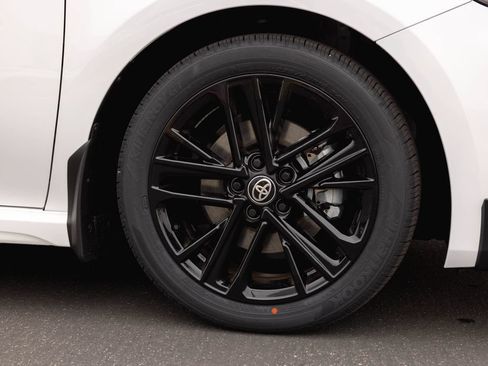 New 2026 Toyota Camry Hybrid FWD image 4