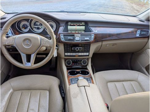 Used 2013 Mercedes-Benz CLS 550 4MATIC w/ Premium I Pkg image 28