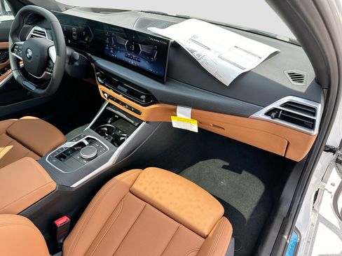 Used 2025 BMW 330i Sedan w/ Premium Package RWD image 29