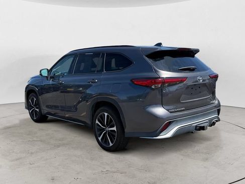 Used 2021 Toyota Highlander XSE AWD/4WD image 3