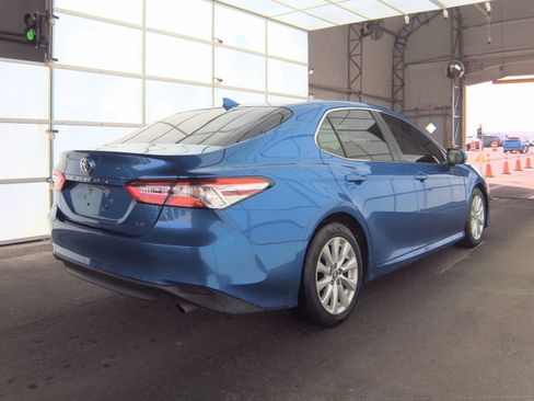 Used 2020 Toyota Camry LE w/ Carpet Mat Package image 7