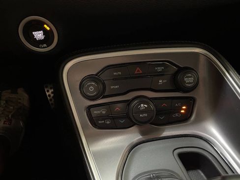 Used 2019 Dodge Challenger SXT w/ Blacktop Package image 32