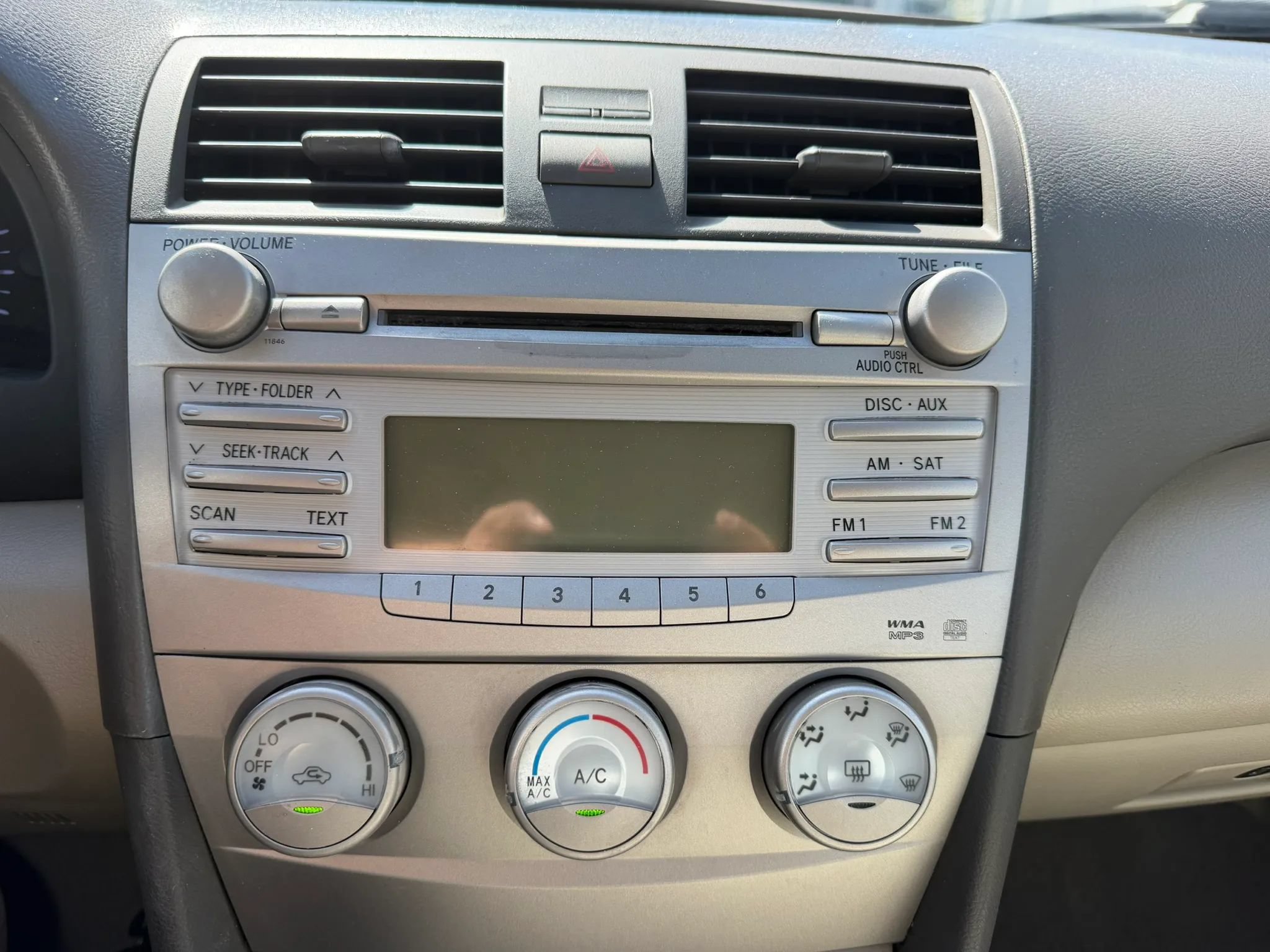 Used 2011 Toyota Camry LE FWD image 35