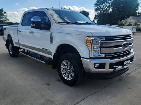 Used 2017 Ford F250 Lariat w/ Chrome Package AWD/4WD image 3