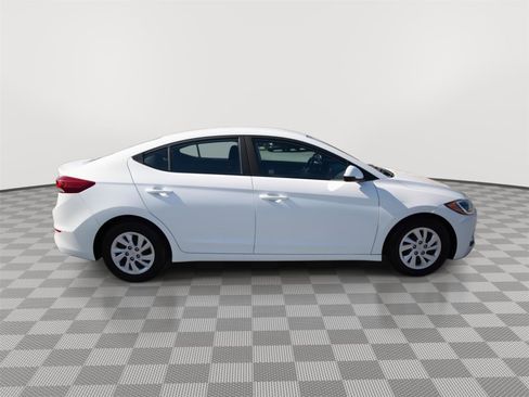Used 2018 Hyundai Elantra SE image 4
