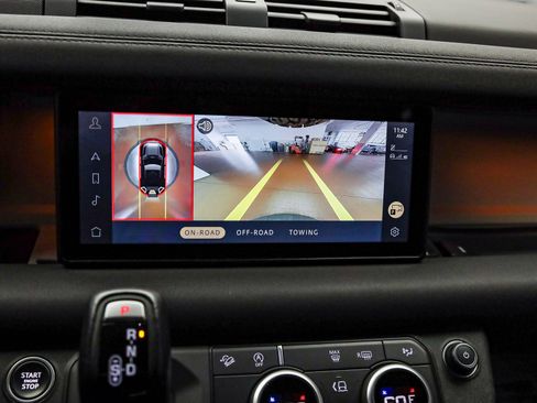 Used 2021 Land Rover Defender 90 X-Dynamic S image 24