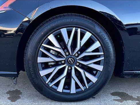 Used 2025 Nissan Altima 2.5 SV image 8