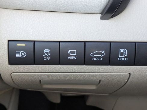 Used 2020 Toyota Camry XLE image 22