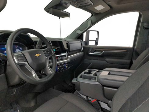 Used 2025 Chevrolet Silverado 2500 LT w/ Convenience Package image 13