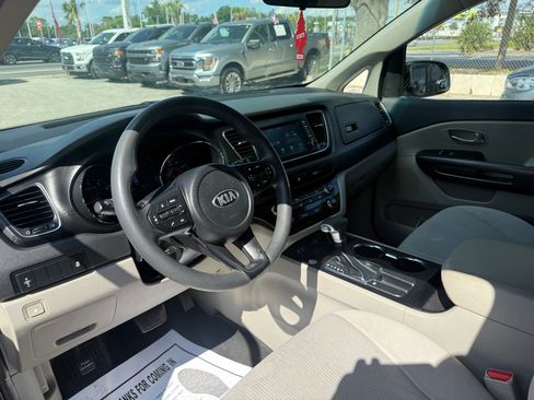Used 2020 Kia Sedona LX image 14